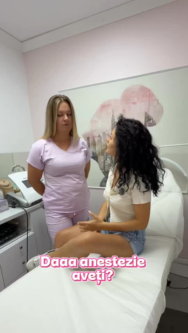 Anestezie aveți? 👀

O întrebare pe care o auzim destul de des. Răspunsul este: nu folosim anestezie pentru epilarea definitivă cu laser.

De ce? Pentru că tratamentul este conceput astfel încât energia laserului să acționeze asupra foliculului pilos, iar senzația resimțită este, de cele mai multe ori, ușor de tolerat și diferă de la o persoană la alta.

În plus, folosirea unei creme anestezice poate modifica sensibilitatea pielii și nu este necesară pentru ca tratamentul să fie eficient.

Noi ajustăm parametrii în funcție de piele, zonă și toleranța fiecărei cliente, pentru ca ședința să fie cât mai confortabilă. 🤍

Așa că… anestezie nu, laser da. 😌

Dacă încă ai emoții legate de prima ședință, scrie-ne. Îți explicăm exact la ce să te aștepți.
